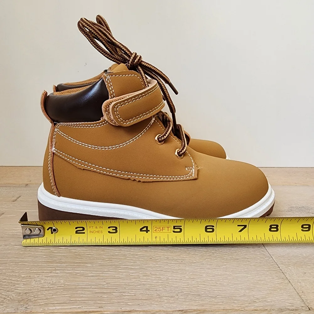 NWOT ZARA KIDS UNISEX KHAKI WINTER BOOTS SIZE 13T